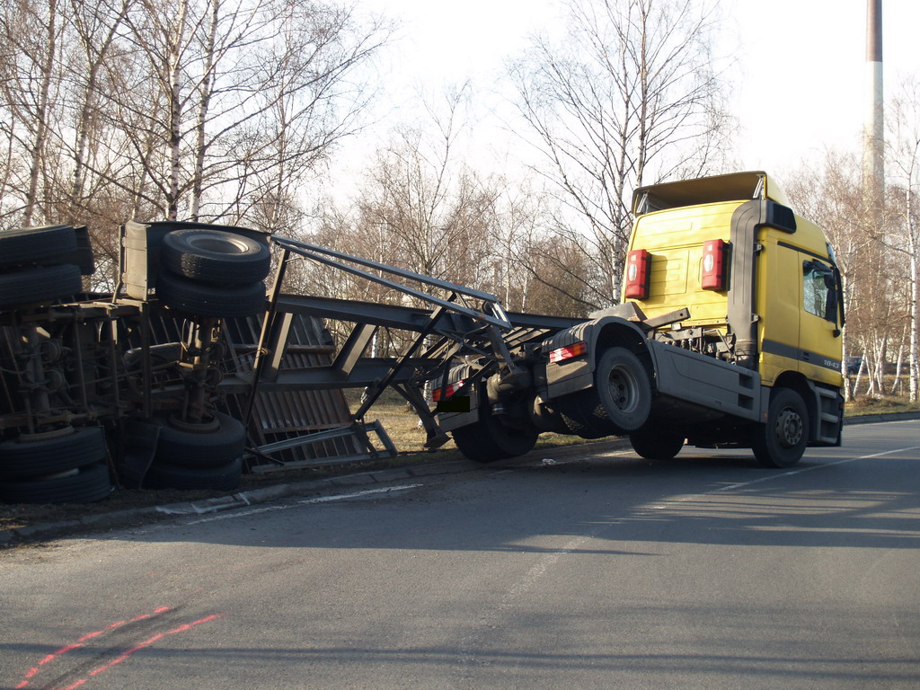 LKW verliert Container Koeln Niehler Ei P047.JPG